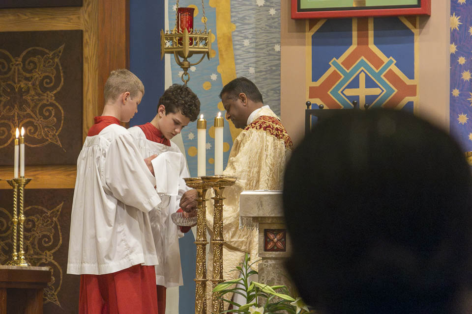 2026-StMary-EasterVigil (166 of 215).jpg